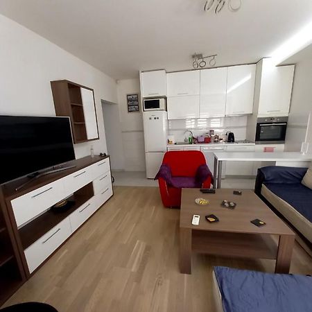 Skopje Contemporary Apartment Luaran gambar