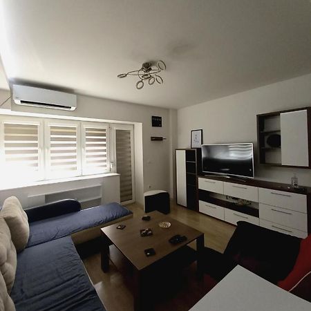 Skopje Contemporary Apartment Luaran gambar