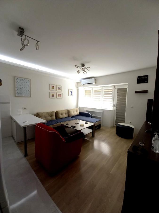 Skopje Contemporary Apartment Luaran gambar