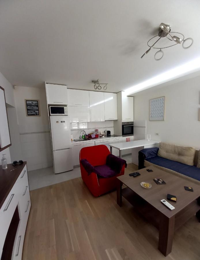 Skopje Contemporary Apartment Luaran gambar