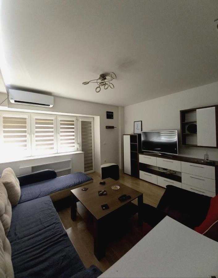 Skopje Contemporary Apartment Luaran gambar
